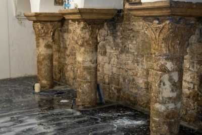 Archi, colonne e capitelli: svelati i resti dell'antica chiesa su cui sorge il Panificio Fiore di Bari